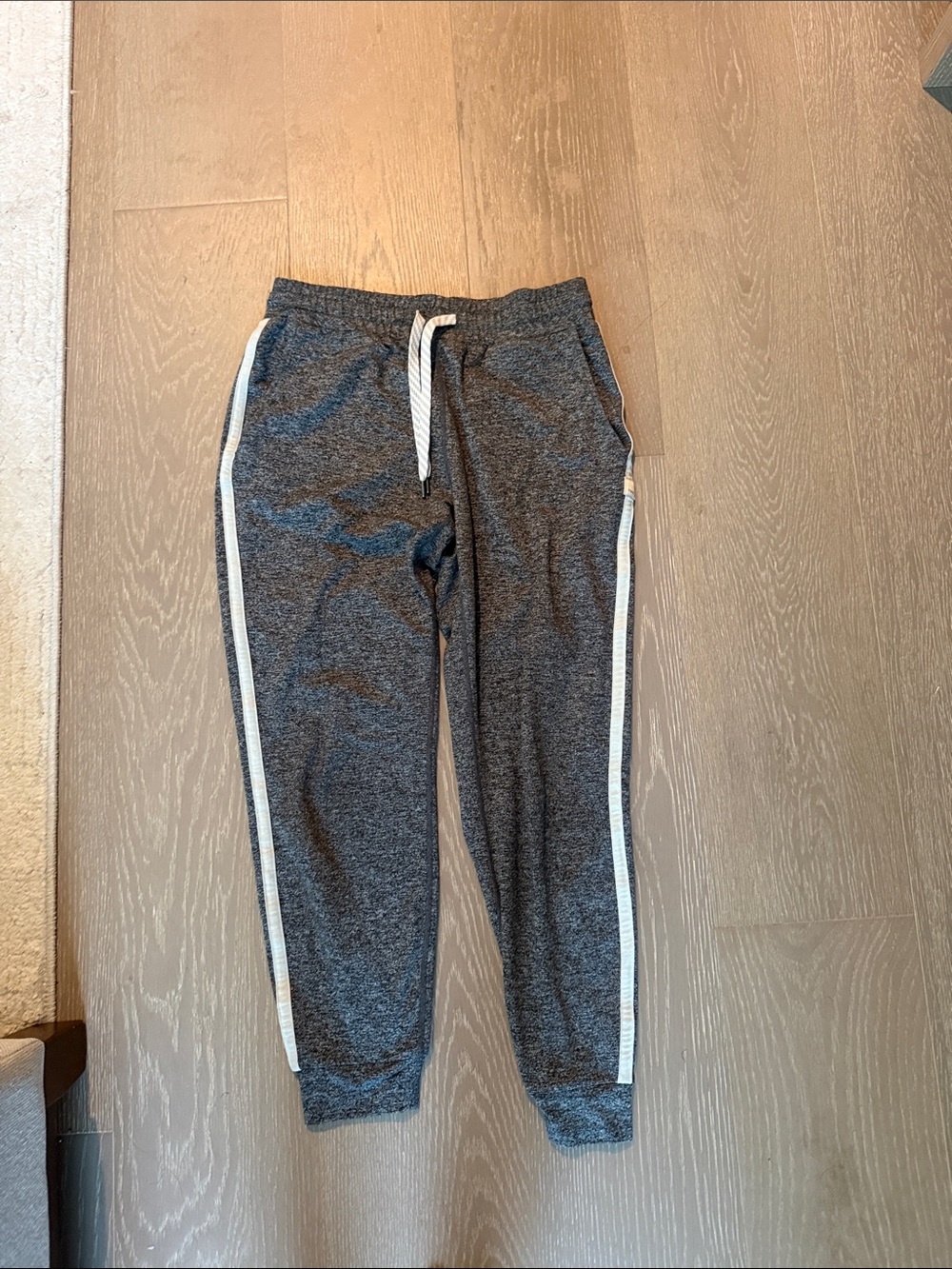 Vuori performance joggers XS